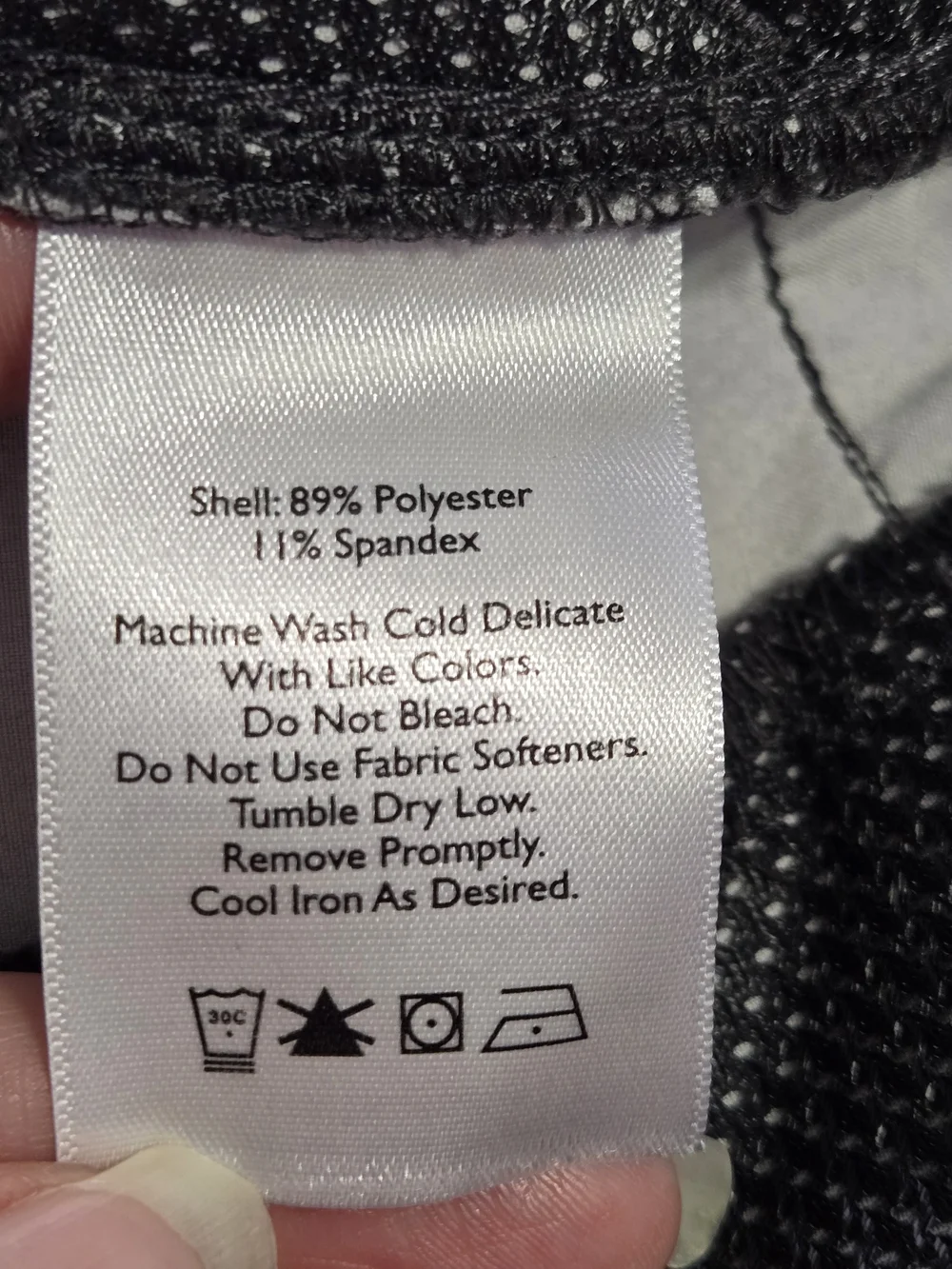 Eddie Bauer Women’s Cargo Golf Shorts‎ Gray Floral Print Size 2